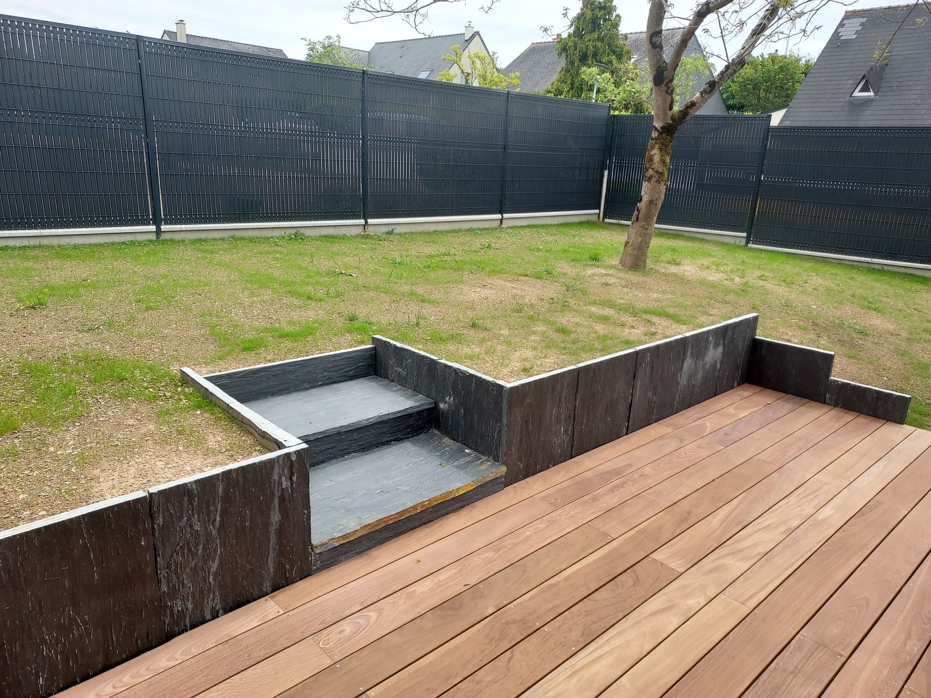 Terrasse avec petit escalier