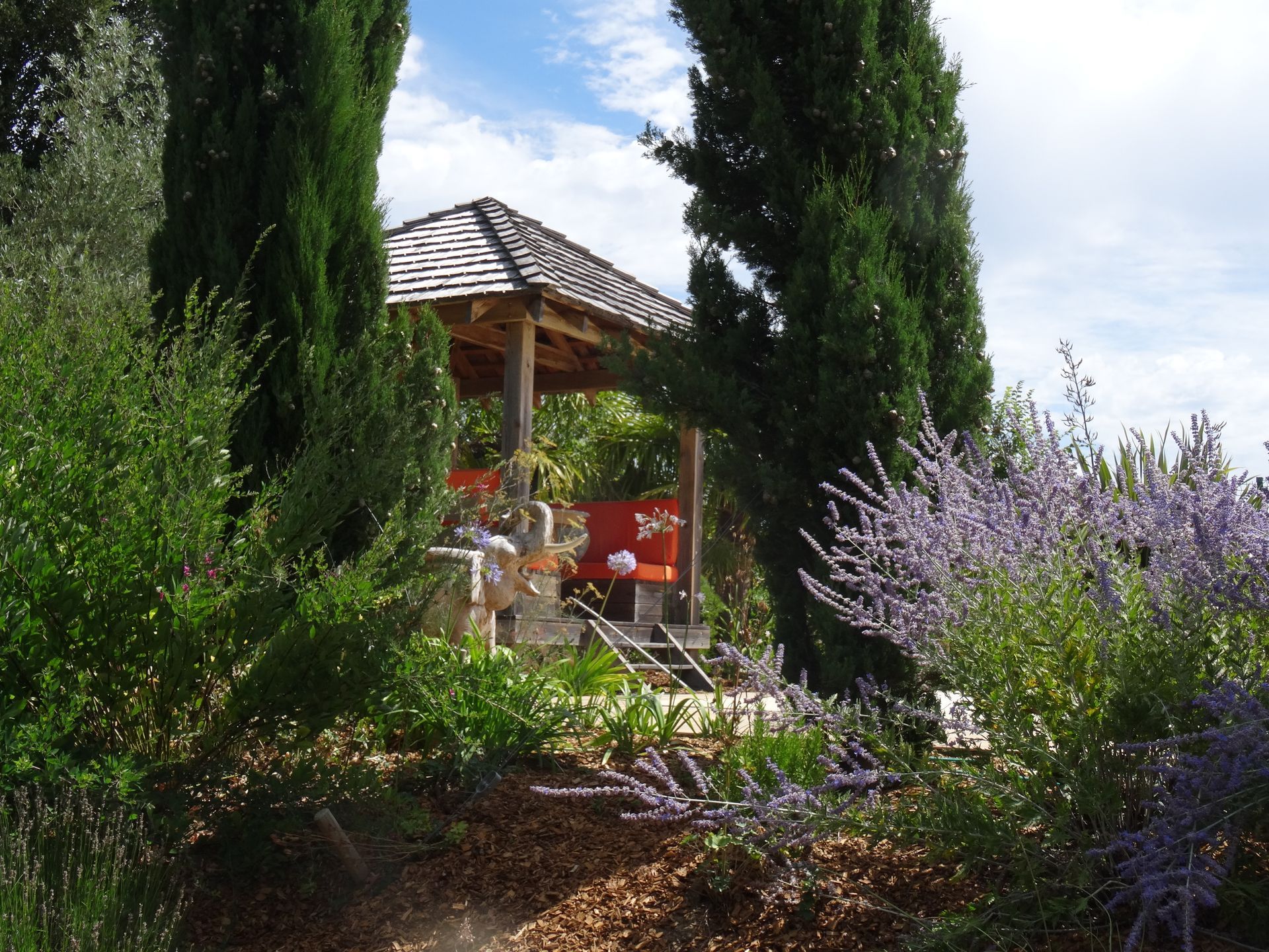Terrasse couverte dans le jardin