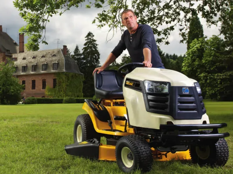 Tondeuse autoportée de la marque Cub Cadet