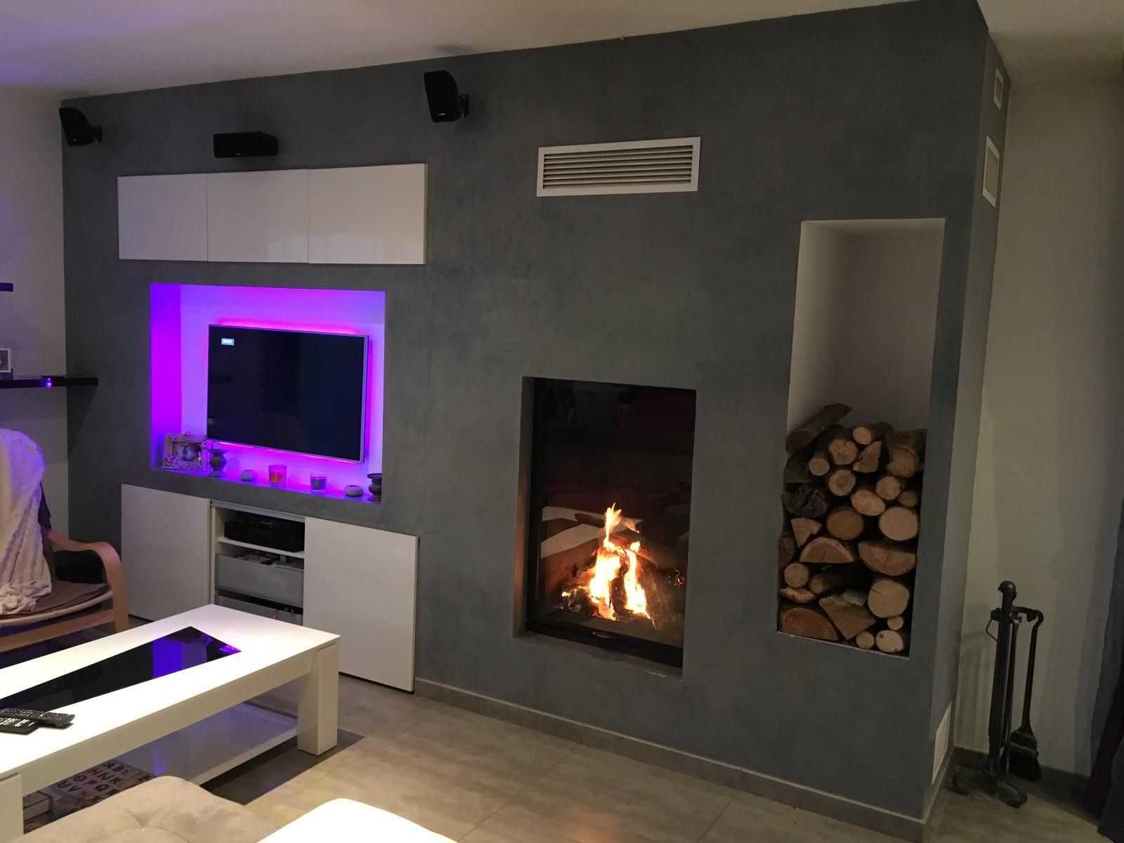 Installation d'une cheminée encastrée avec un système de distributeur d'ai chaud