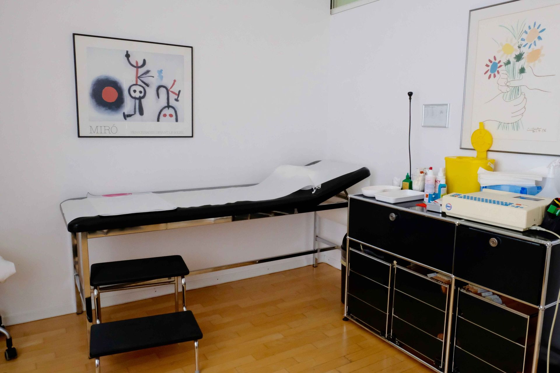 Praxis - Warteraum - Hausarztpraxis Hugistrasse AG