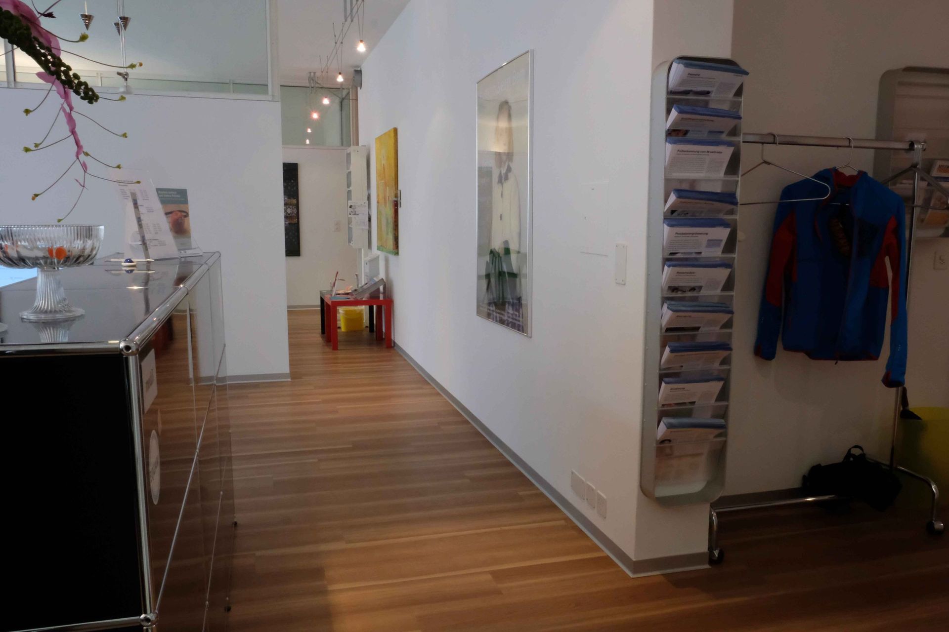 Praxis - Warteraum - Hausarztpraxis Hugistrasse AG