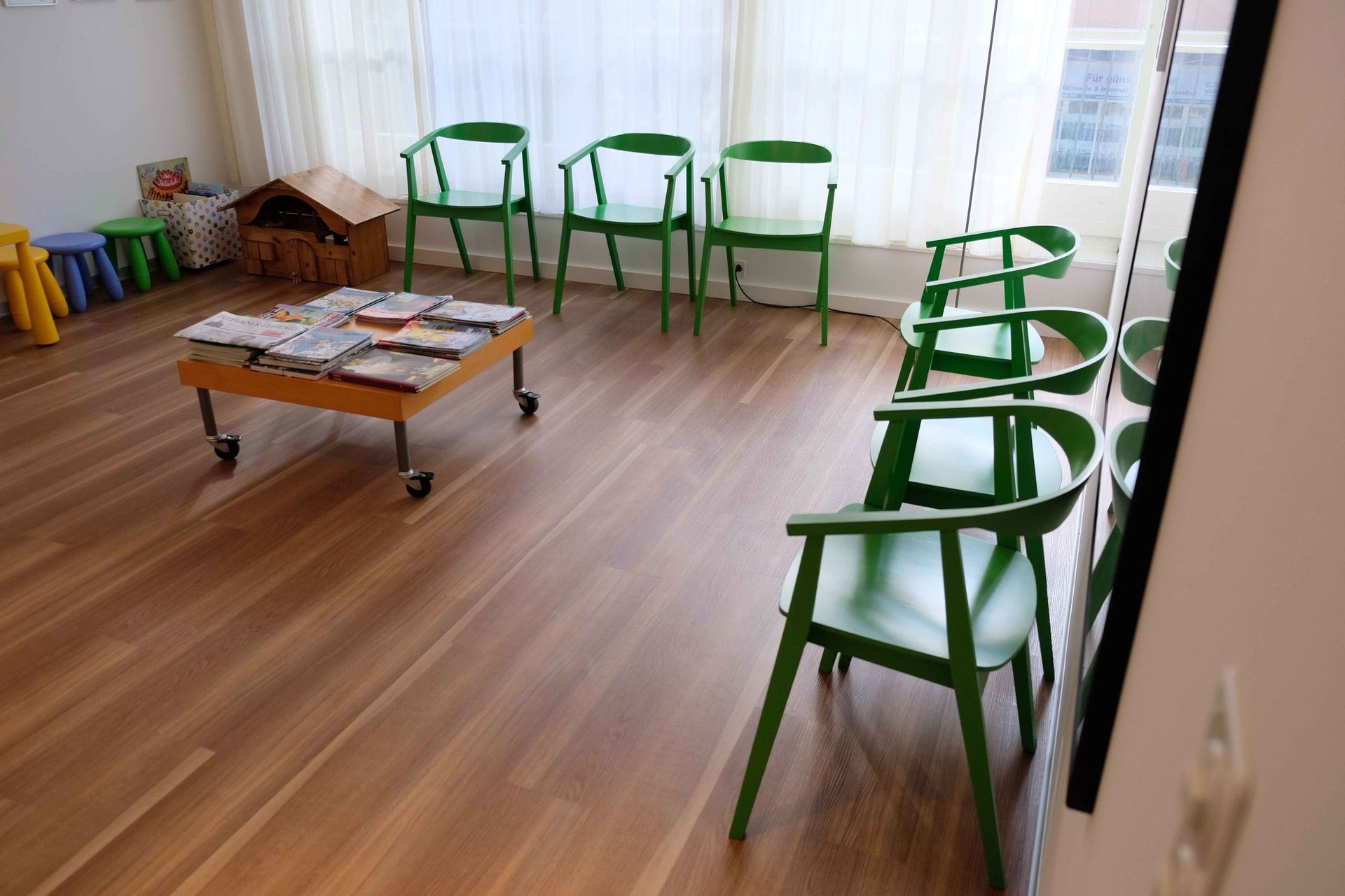 Warteraum - Hausarztpraxis Hugistrasse AG