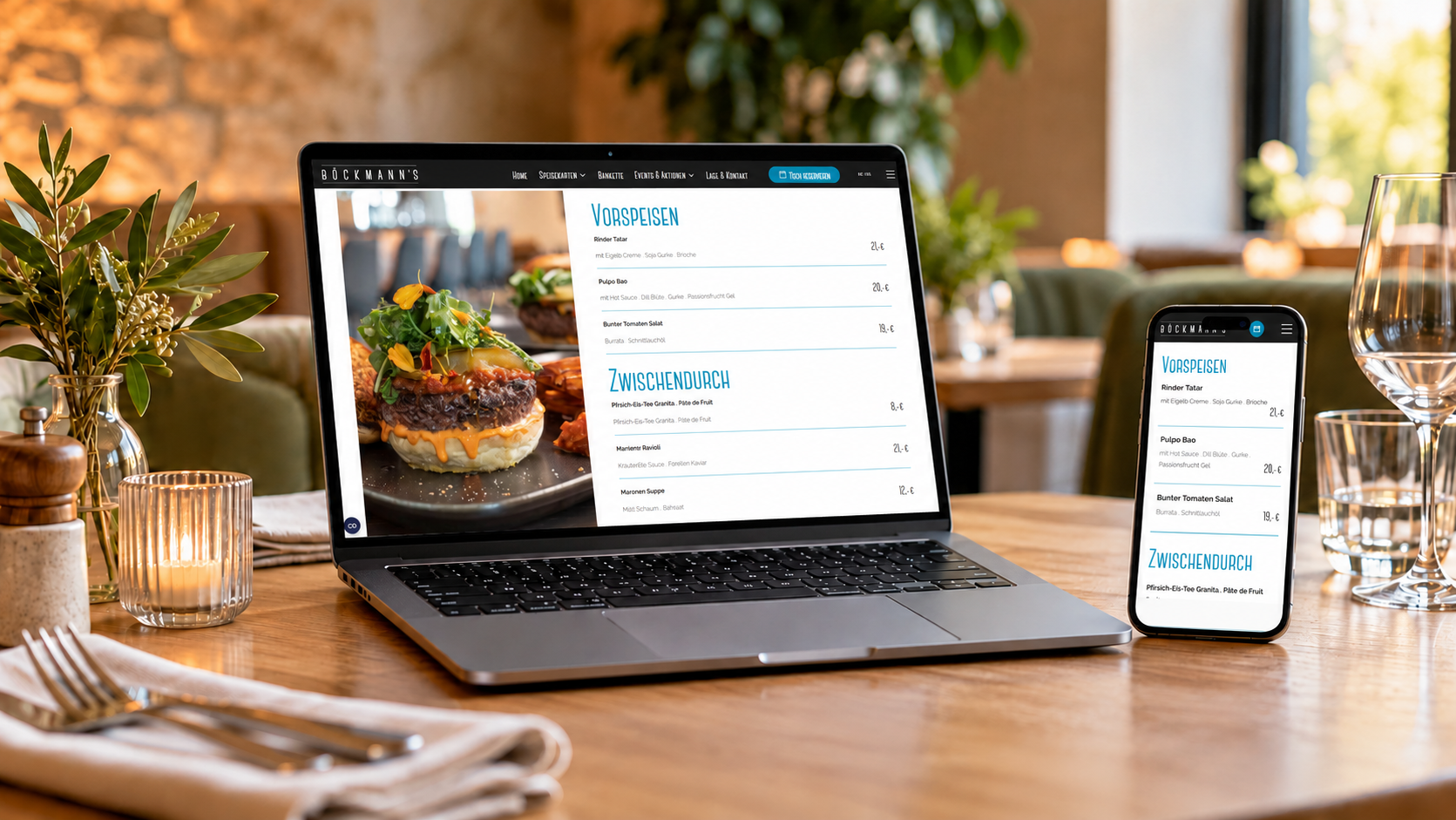 Laptop und Smartphone zeigen eine digitale Speisekarte auf einer Website, nicht als PDF