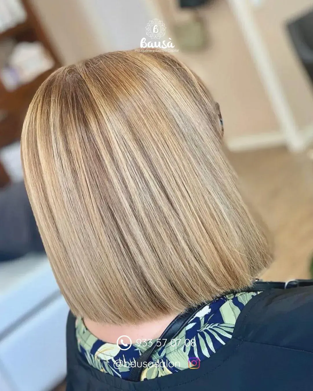 Cabello rubio con sutiles reflejos en un elegante corte bob recto a la altura de la barbilla, visto desde atrás.