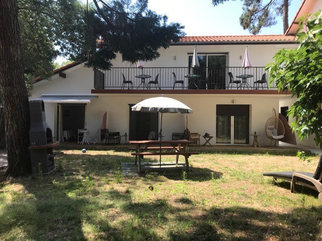 Vue du jardin et du gîte