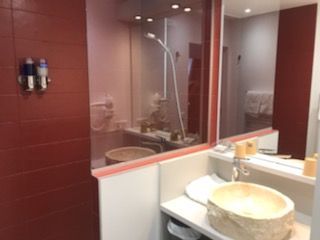 Salle de bain ton rouge