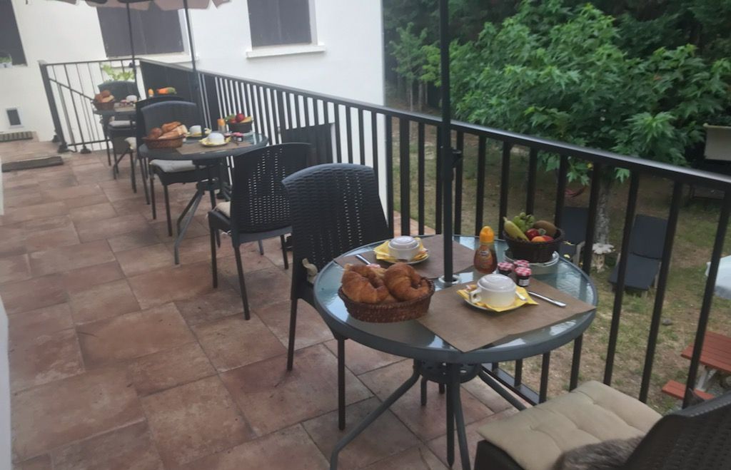 Petit-déjeuner sur le balcon