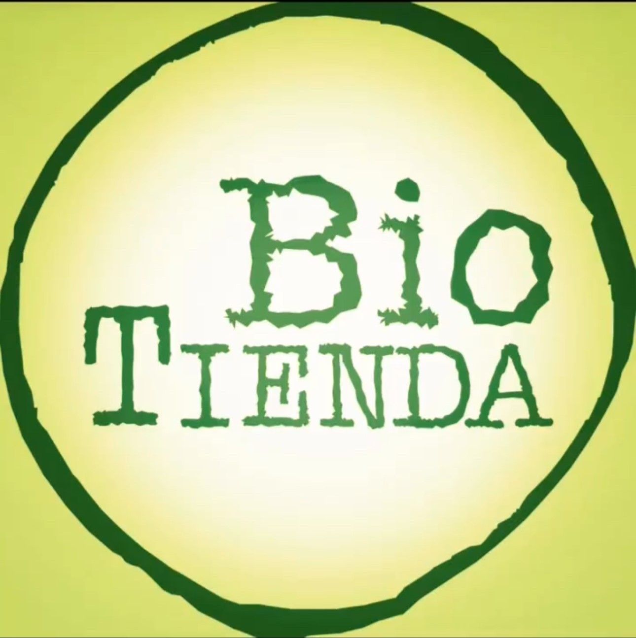 Un logotipo circular con un contorno verde tosco sobre un fondo amarillo pálido, que muestra el texto verde "Bio TIENDA".