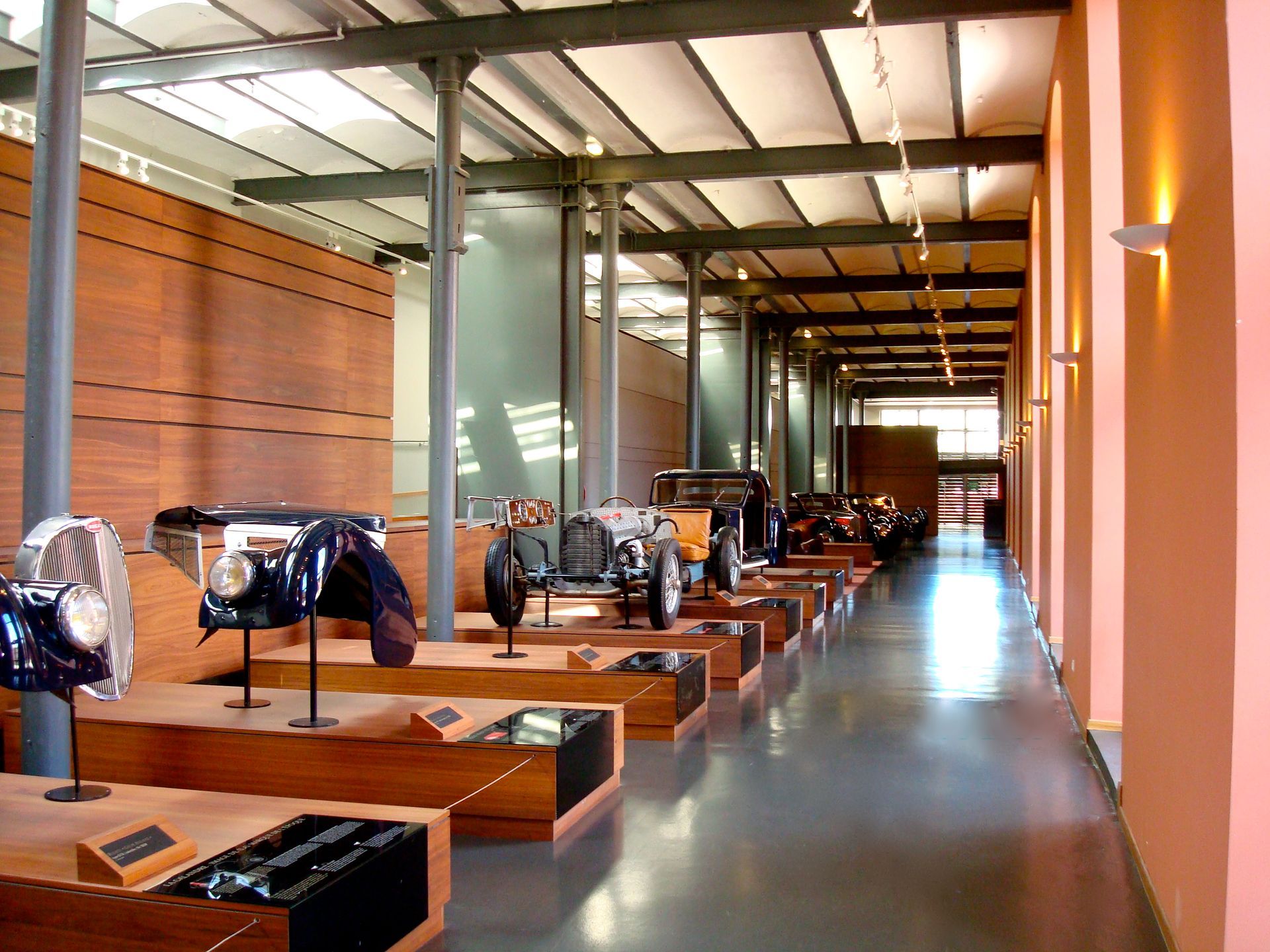 Une pièce dans un musée automobile