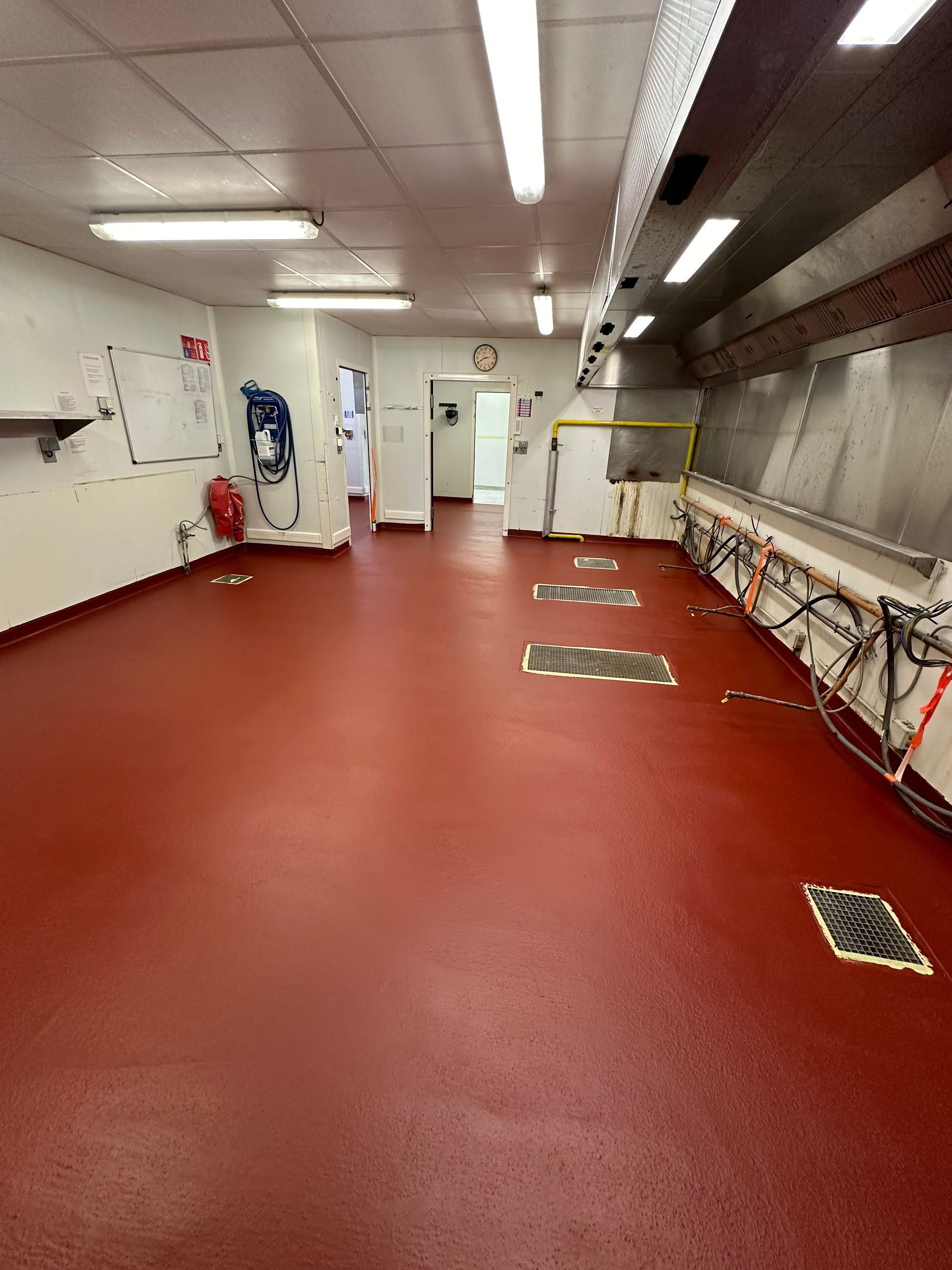 Sol en résine dans une usine de production