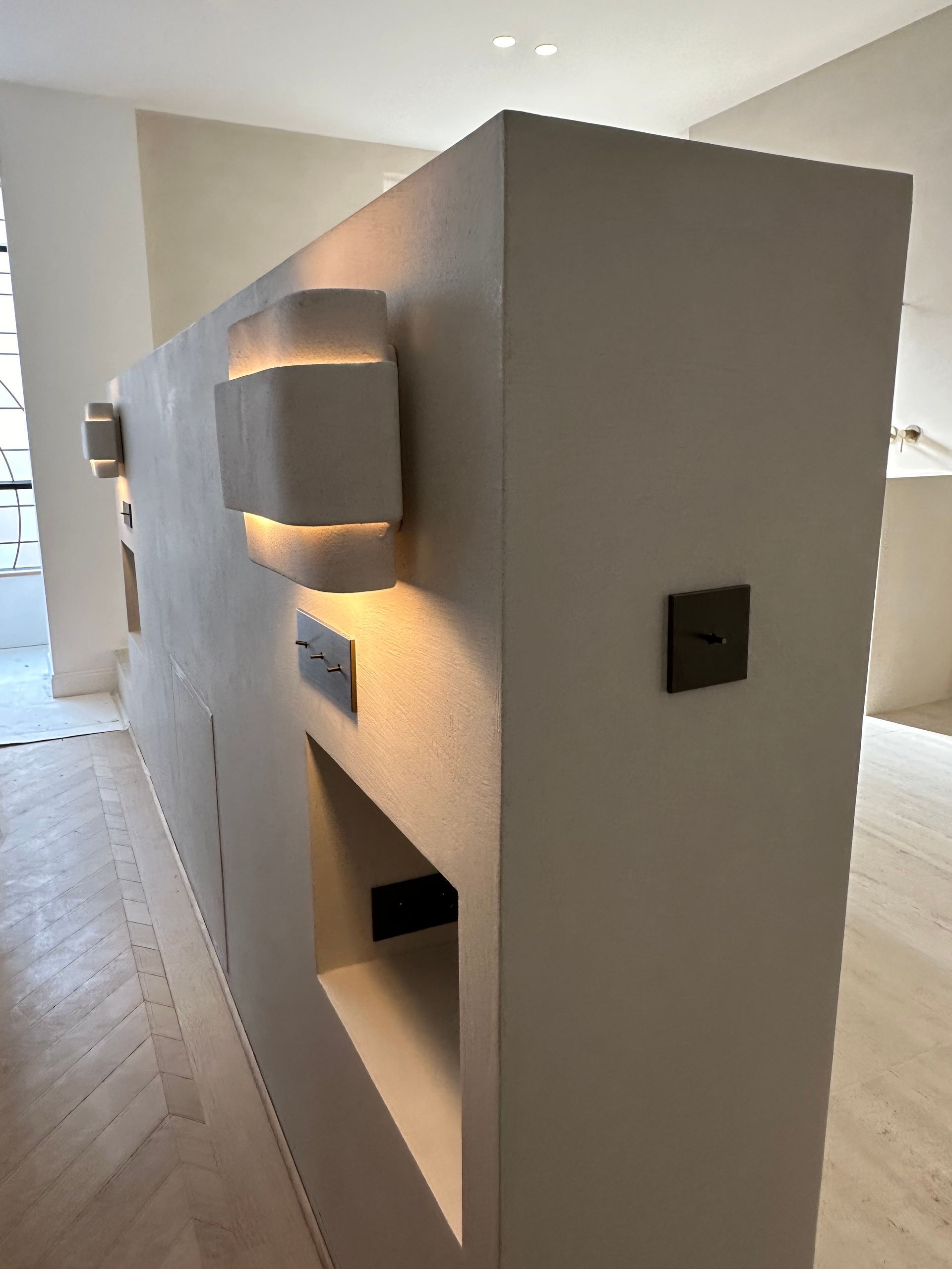 Tête de lit en béton ciré