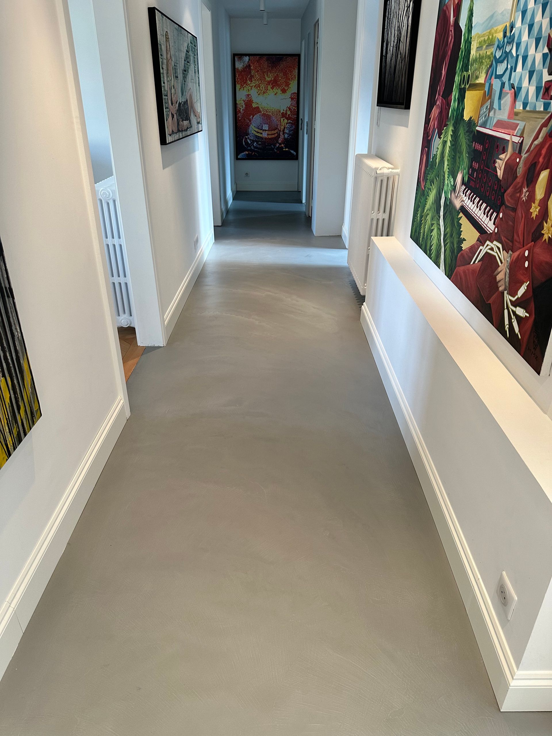 Rénovation d'un couloir en béton ciré spatulé