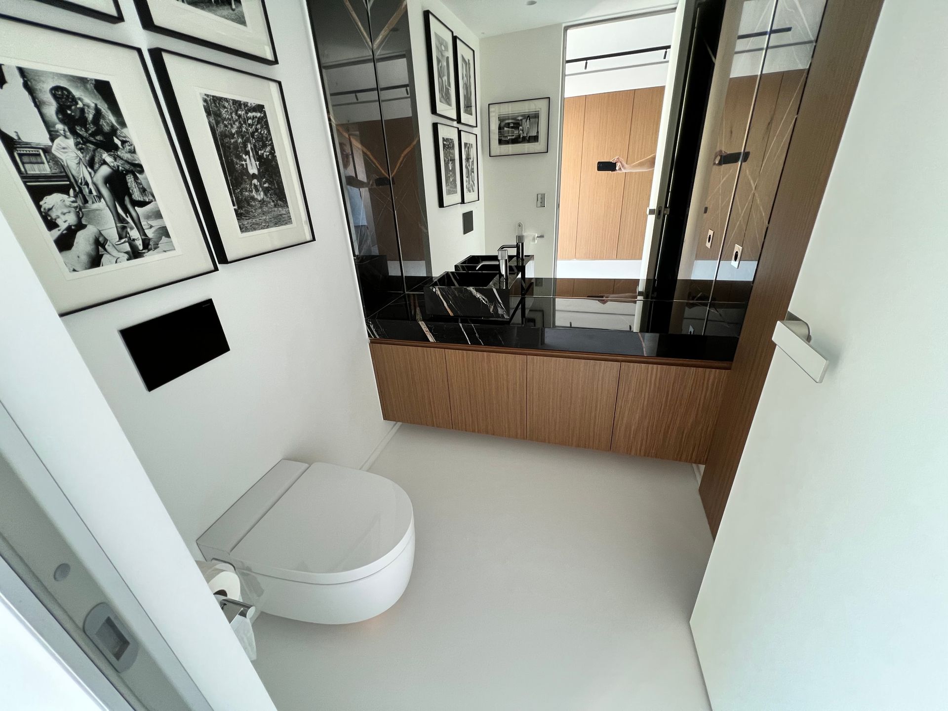 Sol de toilettes en résine