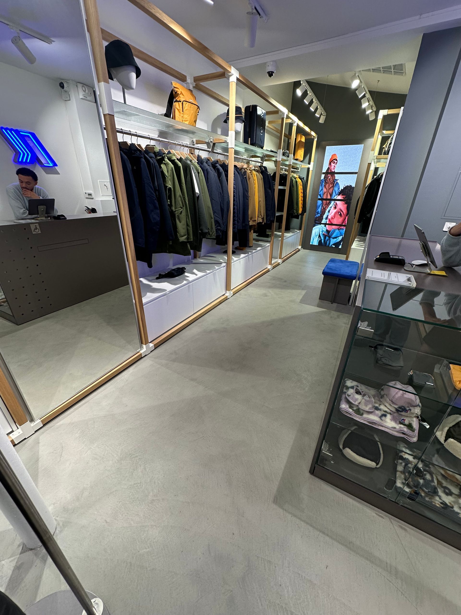 Sol de boutique en béton ciré spatulé