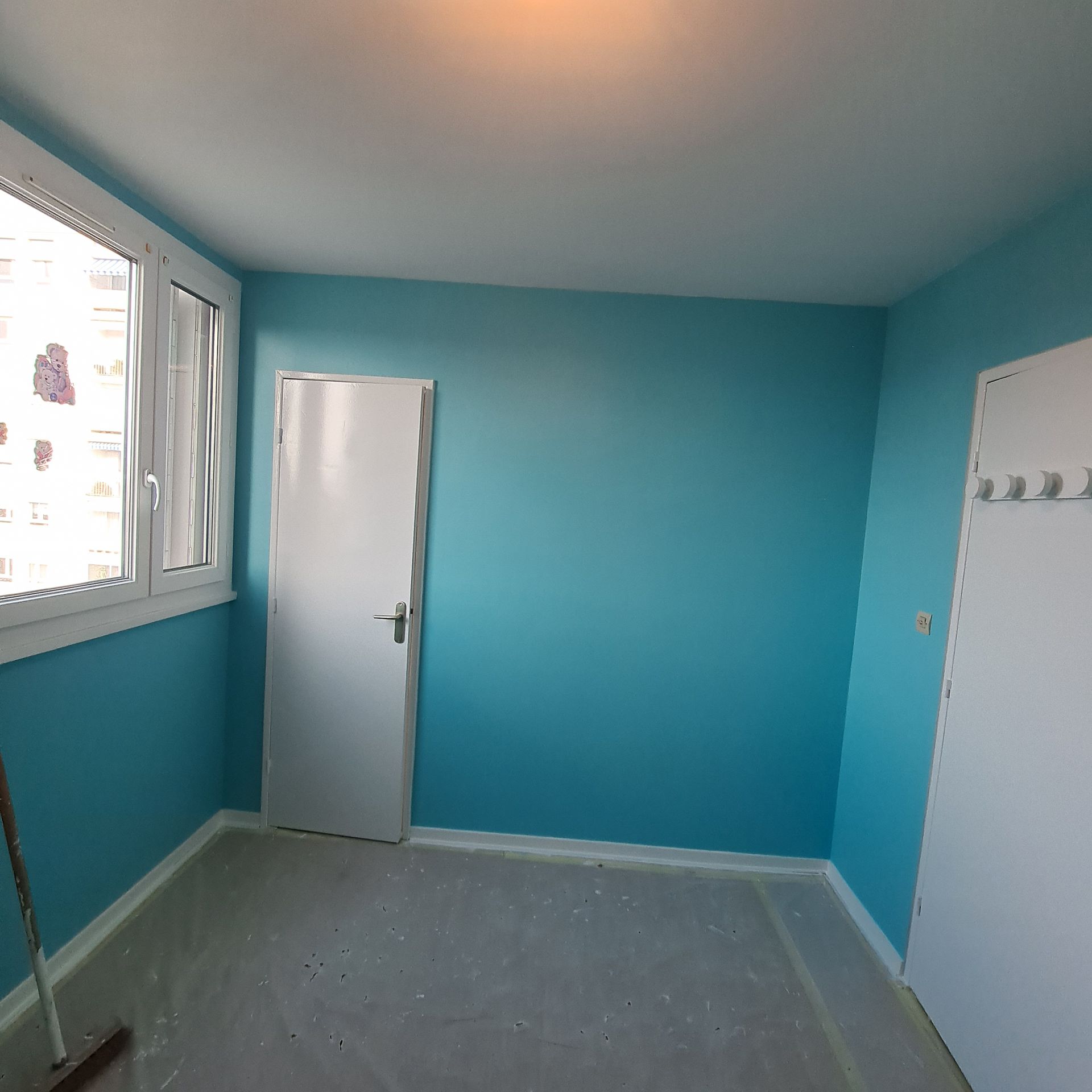 Mur bleu avant remise en peinture