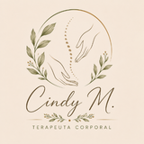Logotipo con manos, hojas y un diseño circular dorado que dice “Cindy M. Terapia Cabo”.