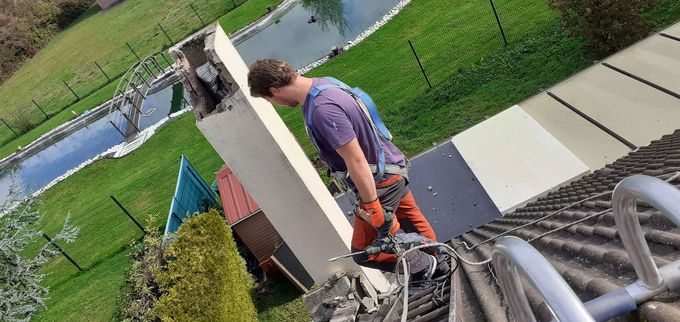 Notre artisan sur une toiture