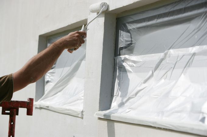 Application de peinture sur façades