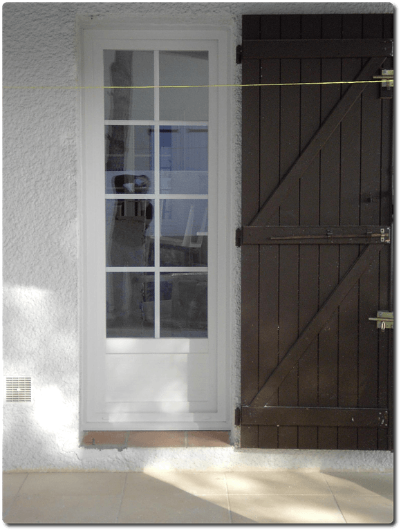 Porte d'entrée semi vitrée en PVC