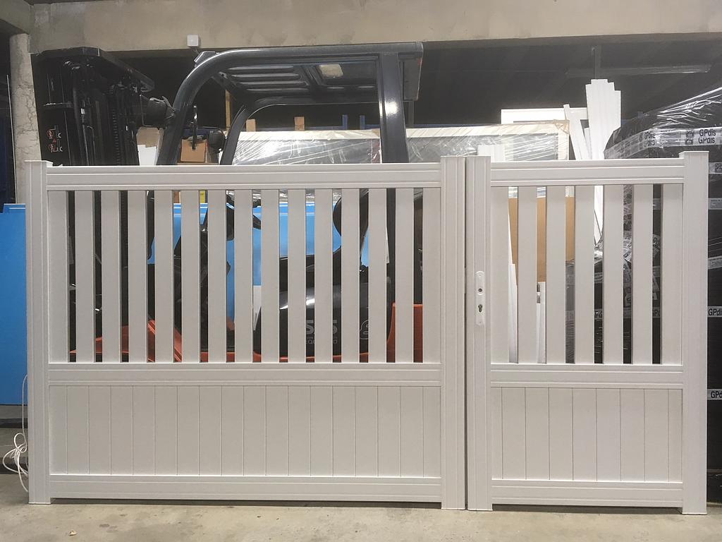 Portail PVC avec portillon