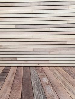 Terrasse en bois avec brise vue en bardage en bois