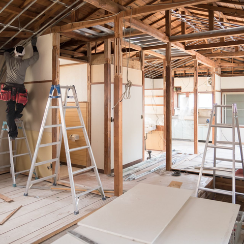 Intérieur d'une maison en plein travaux de rénovation