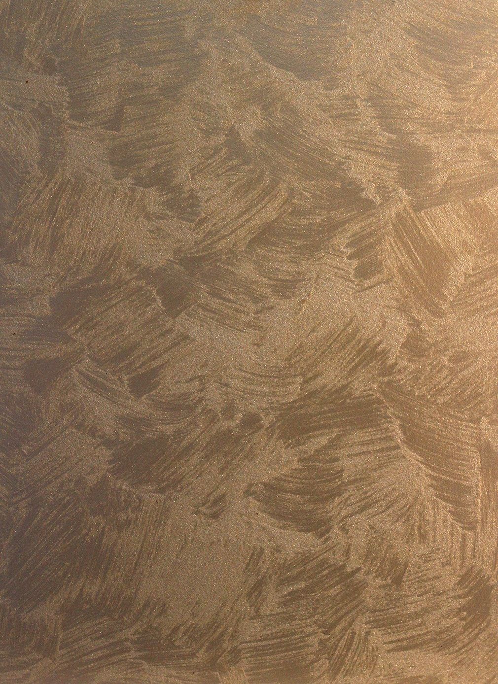 Eine Nahaufnahme einer braunen Wand mit einem Pinselstrichmuster.