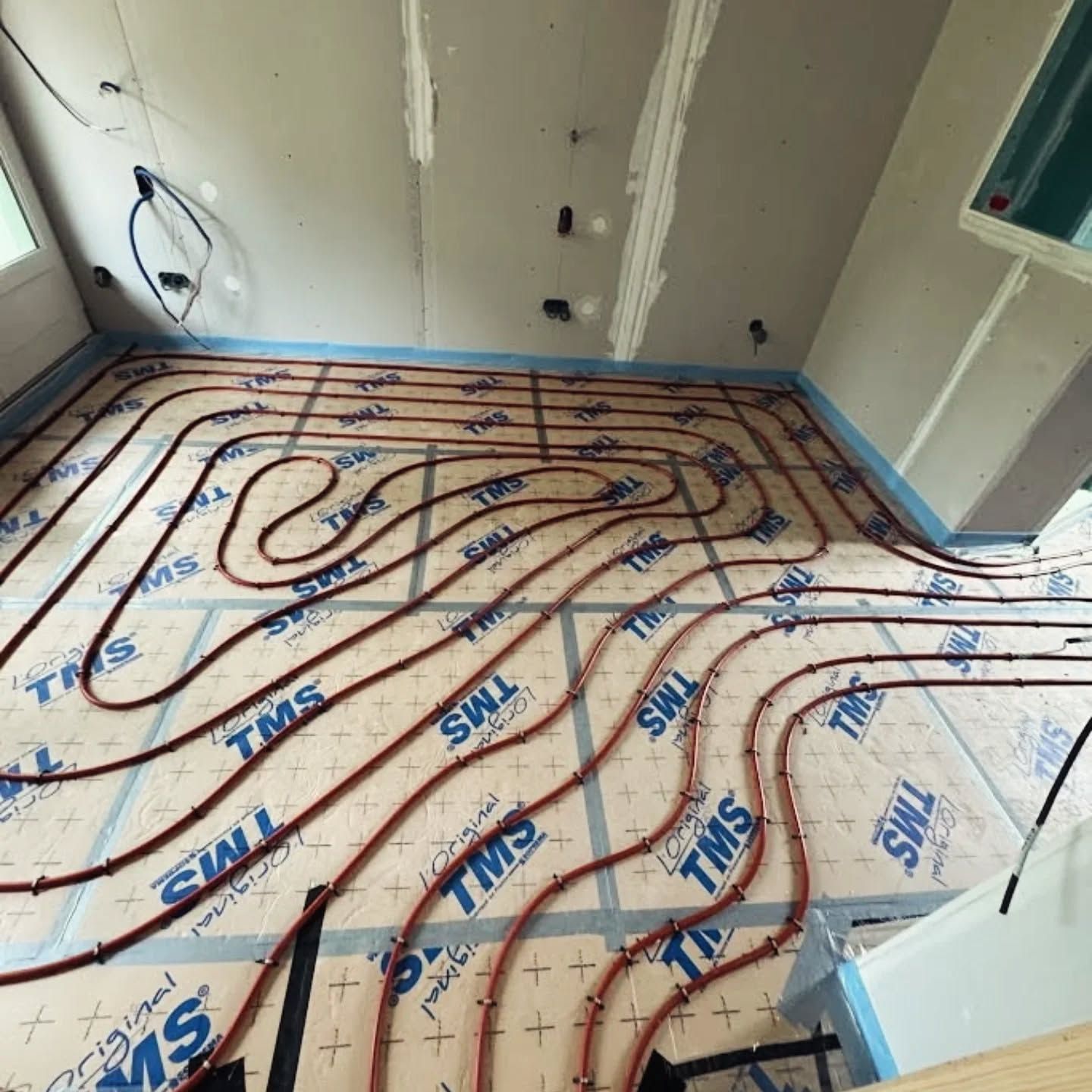 Un sol chauffant en cours de préparation.