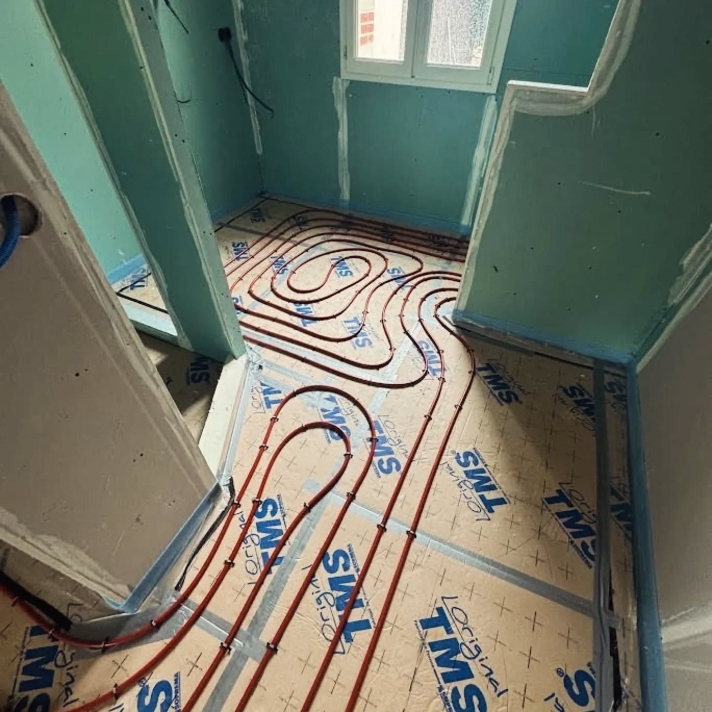 Les résistances d'un plancher chauffant.