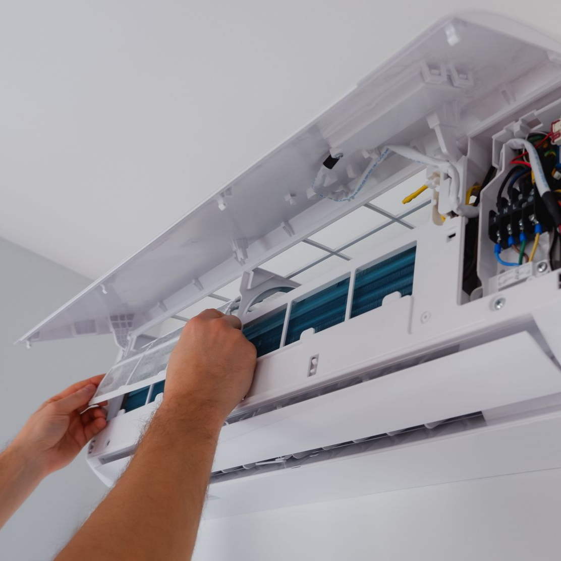 Le filtre d'un climatiseur.