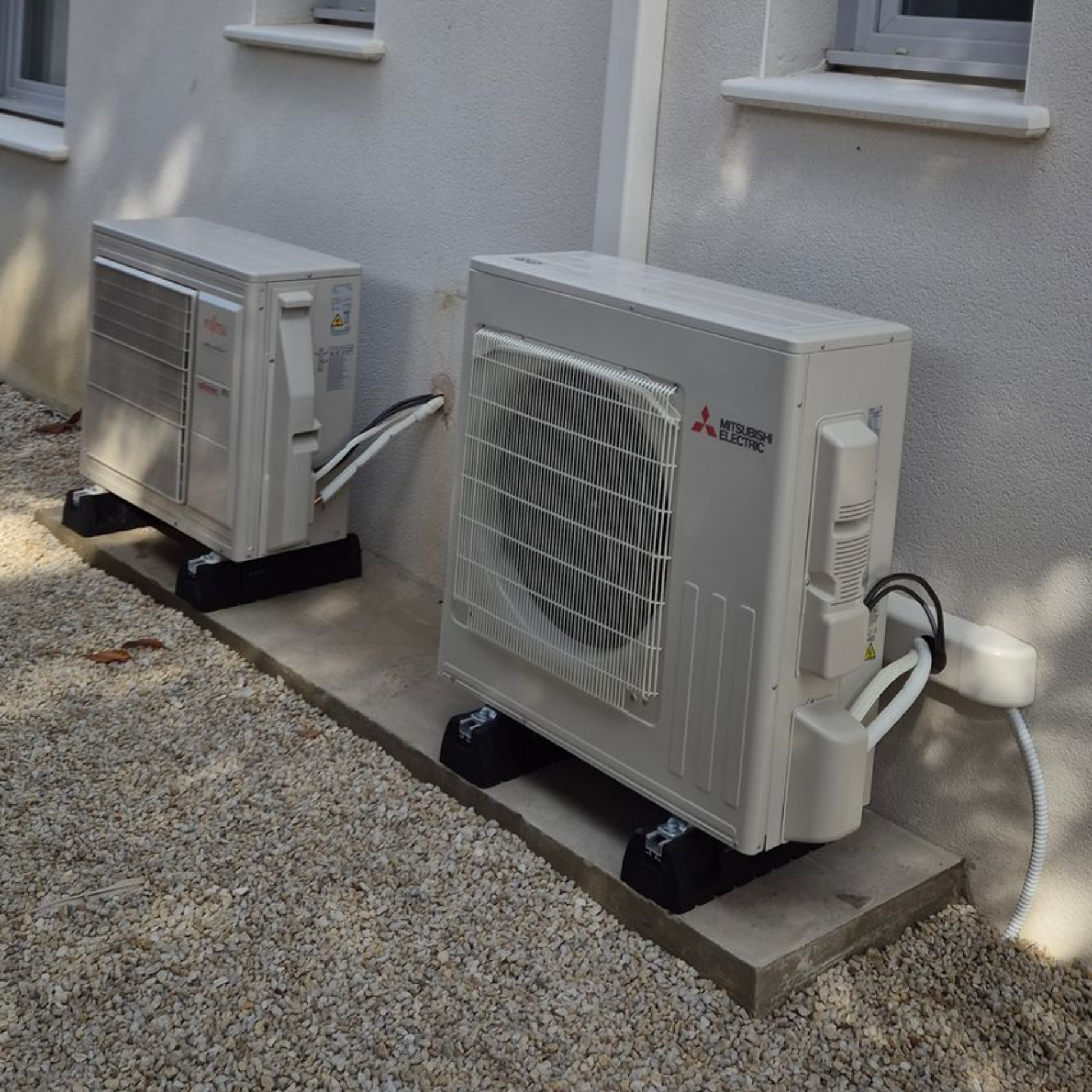 Deux pompes à chaleur.