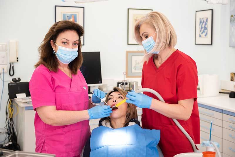 Κωνσταντία Μαλαμούλη D.D.S.
Χειρουργός Οδοντίατρος – Εμφυτευματολόγος