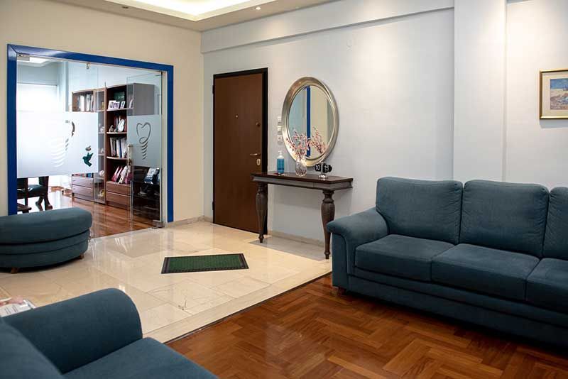 Κωνσταντία Μαλαμούλη D.D.S.
Χειρουργός Οδοντίατρος – Εμφυτευματολόγος