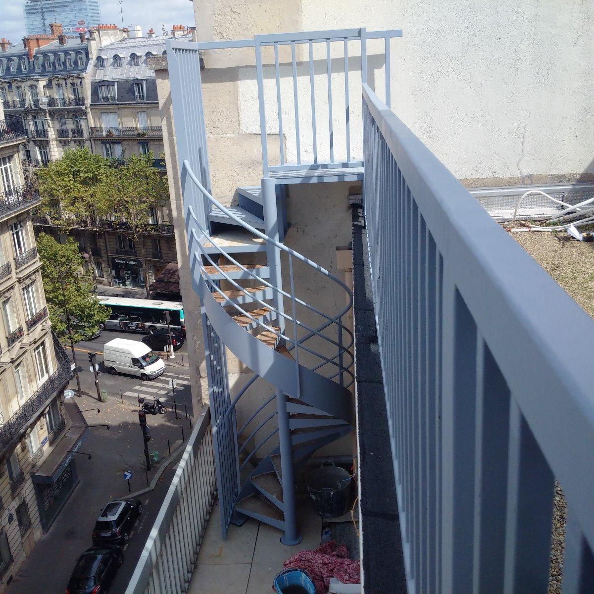 Escalier extérieur hélicoïdal