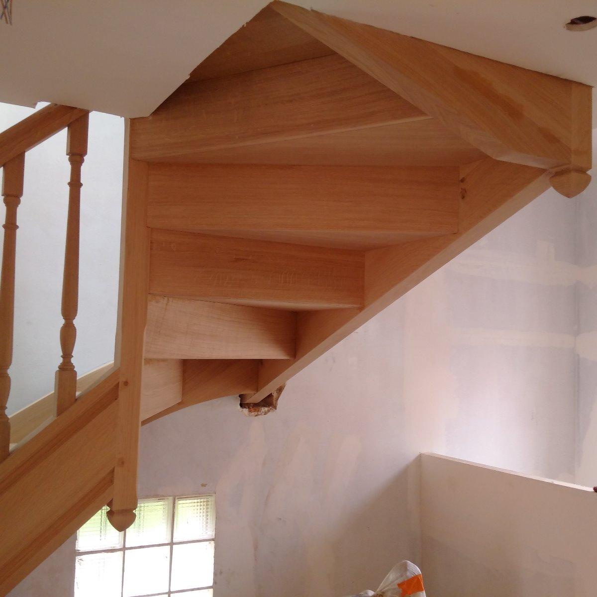 Escalier en bois clair