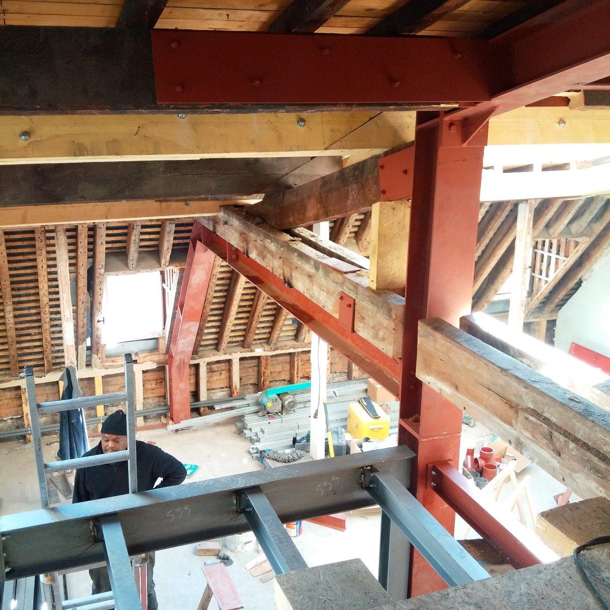 Renforcement d'une charpente à l'aide de poutres