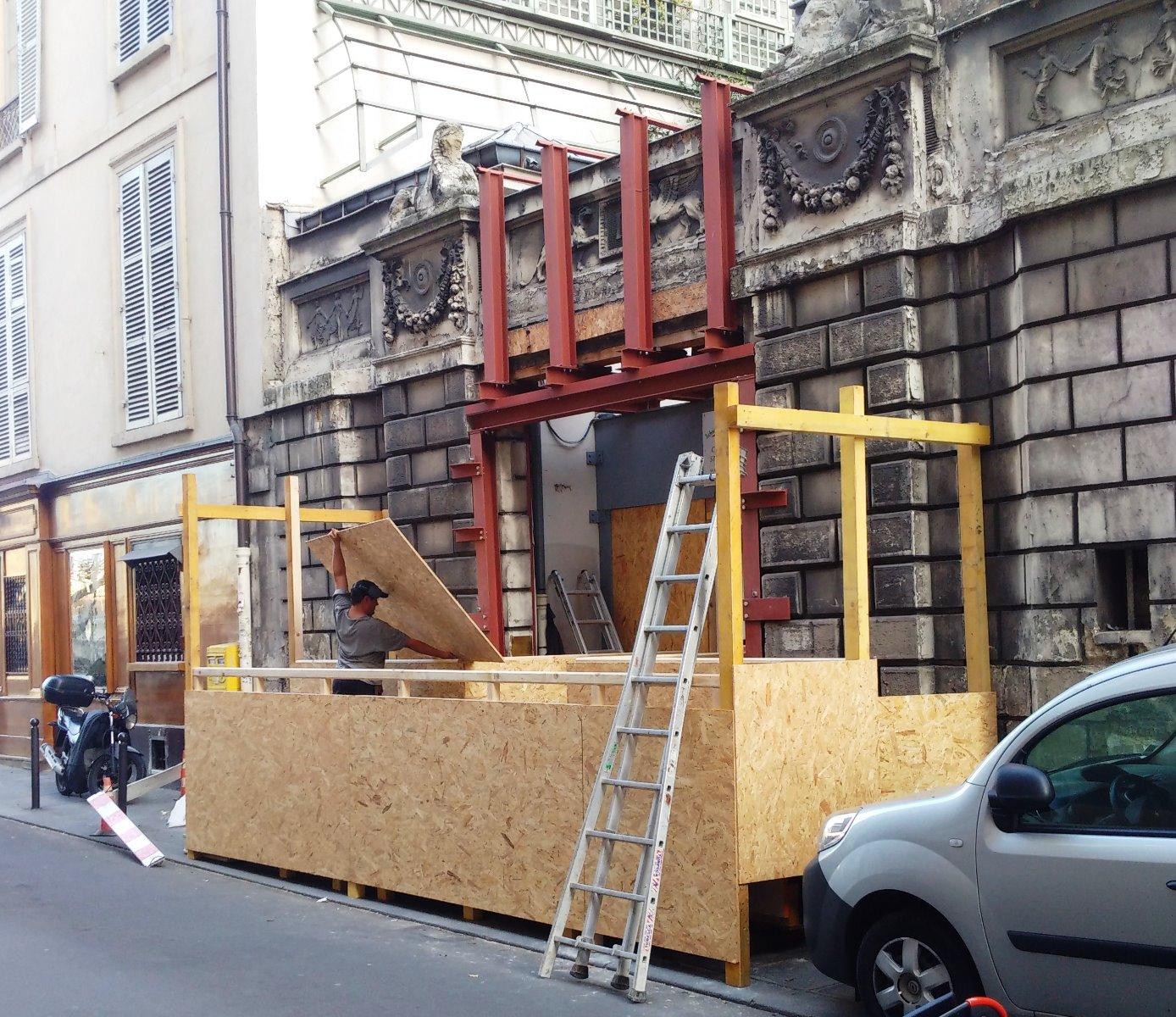 Étais de soutien pour bâtiment fragilisé