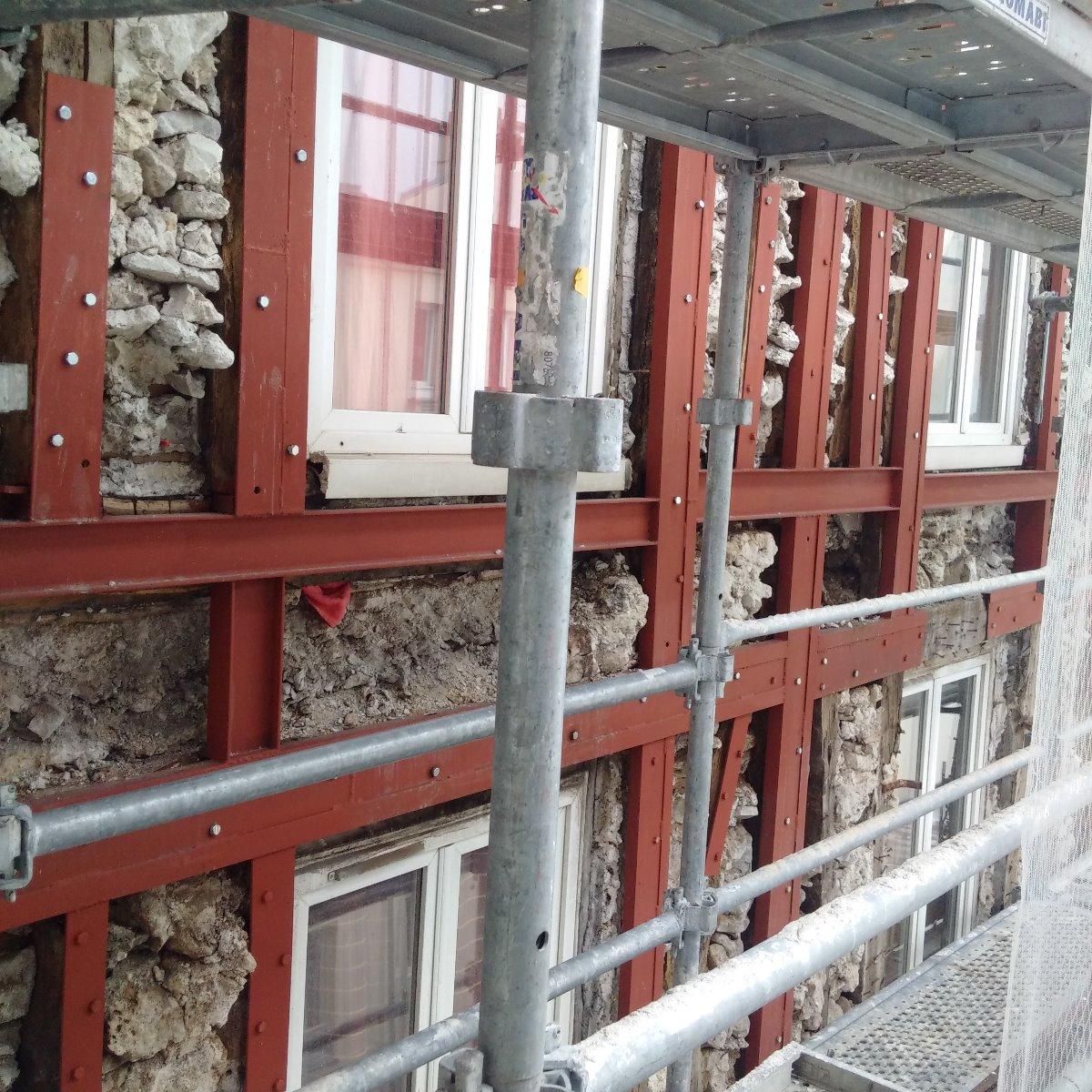 Façade recouverte de barres métalliques