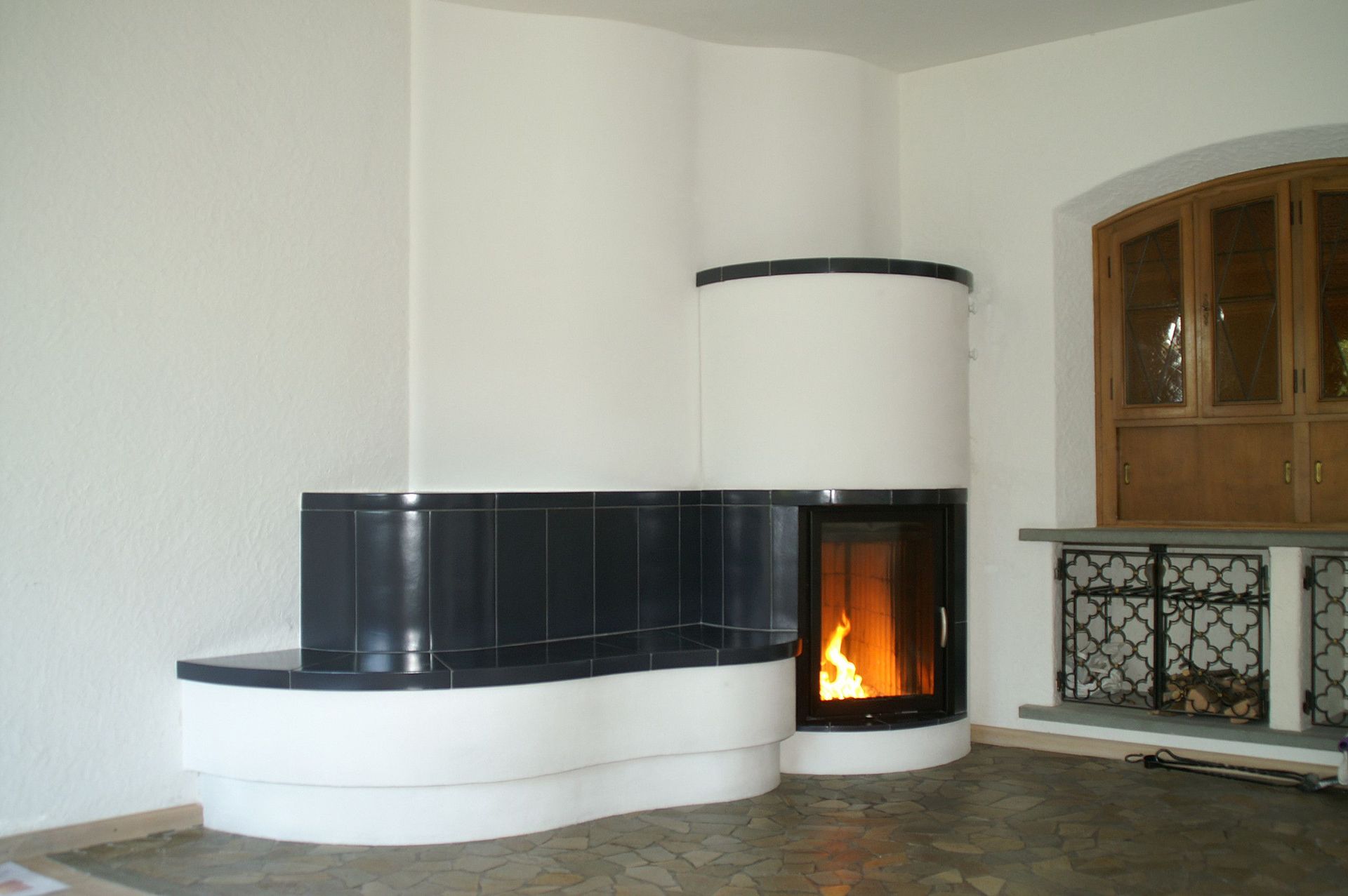 Kachelofen mit Sitzbank - Strässler Fire & Design GmbH