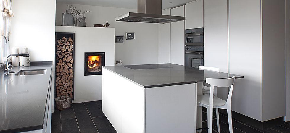 Speicherofen in Küche - Strässler Fire & Design GmbH