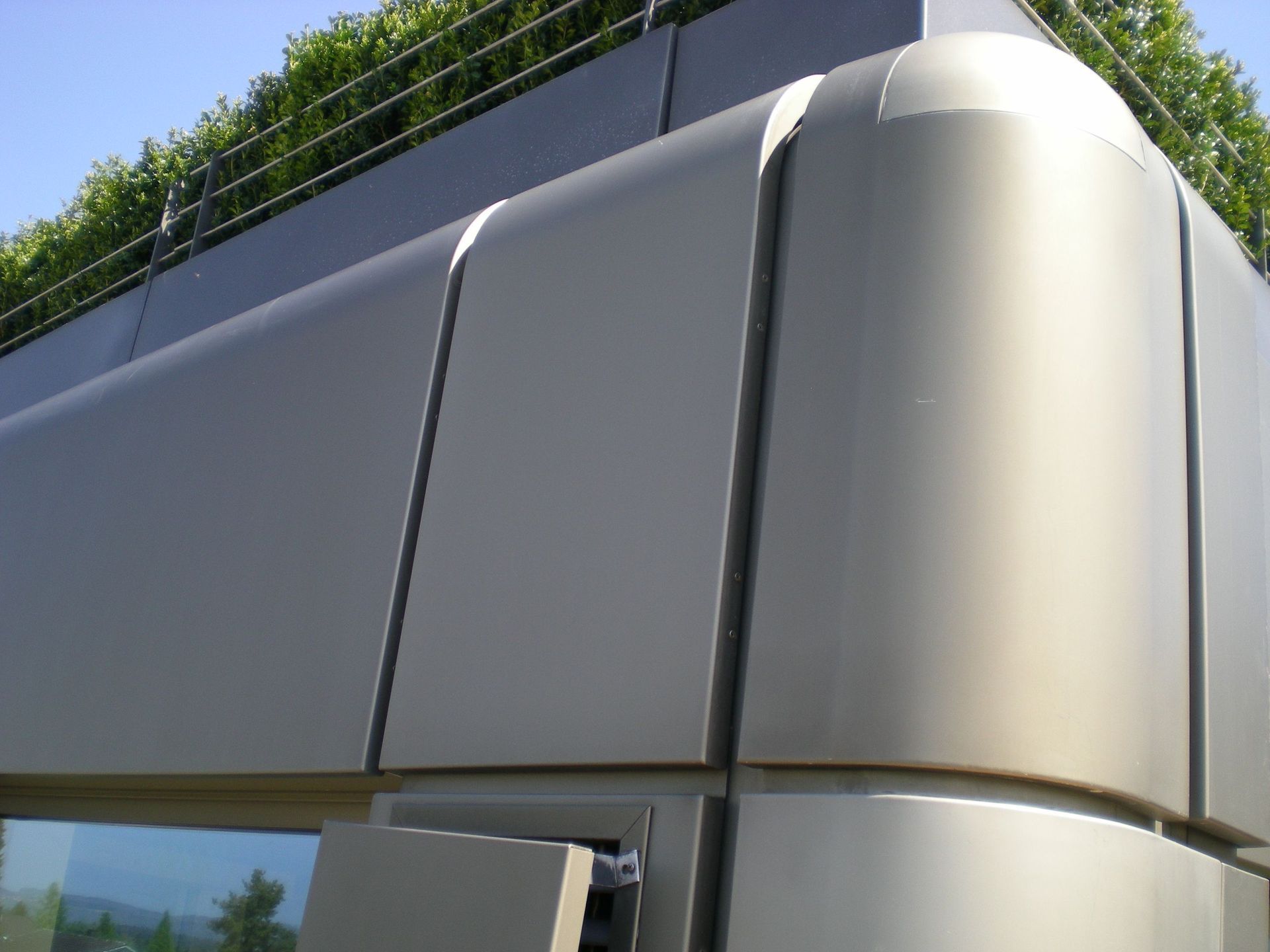 Fassade nach Versiegelung - Stricker Gebäudereinigung