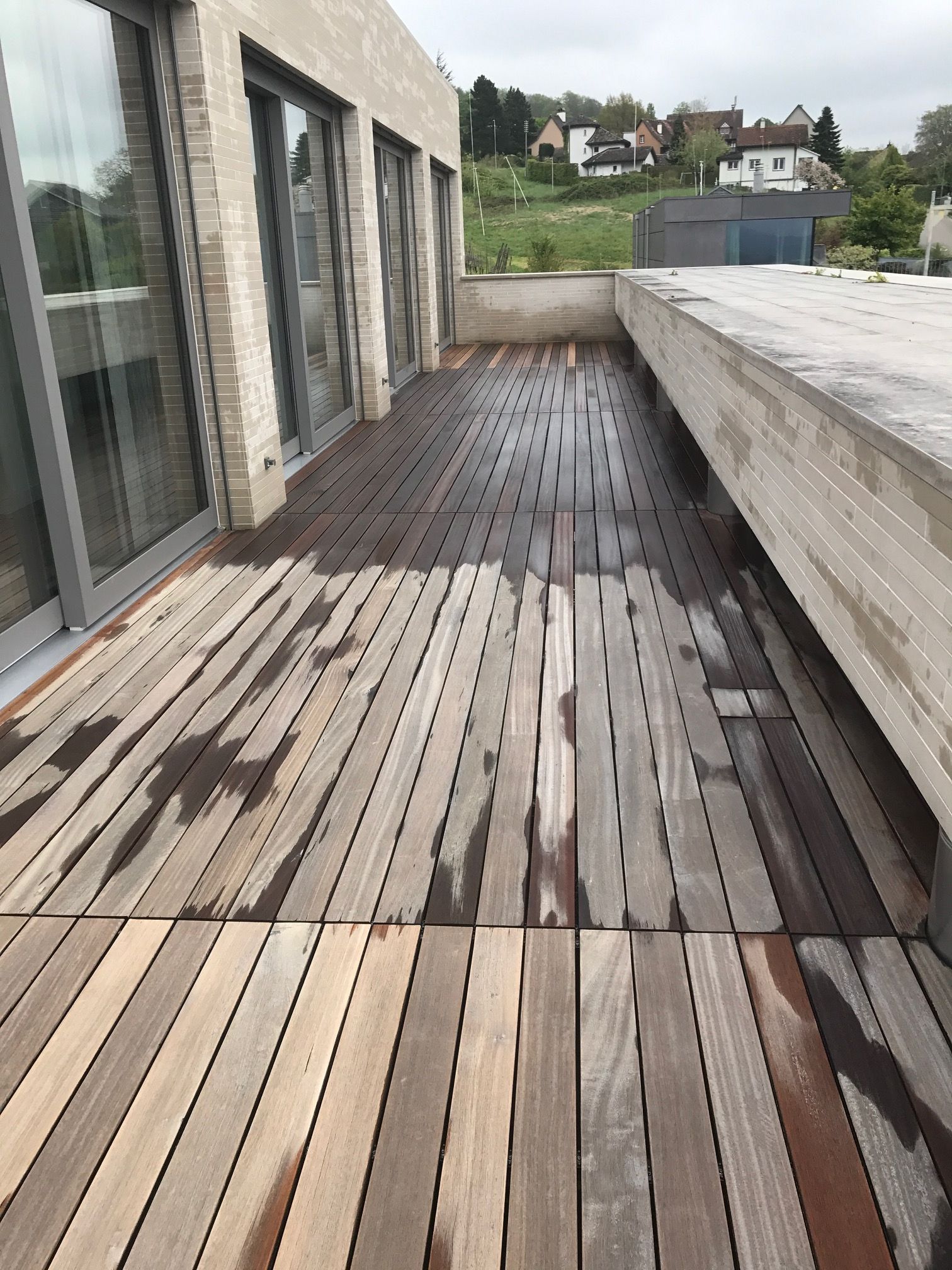 Holzboden nach Grundreinigung - Stricker Reinigung