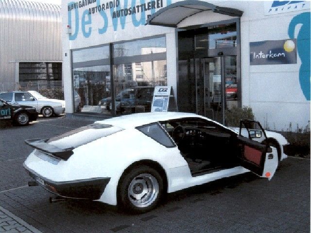 Renault Alpine, komplette Innenausstattung in Leder rot/schwarz neu angefertigt und montiert.