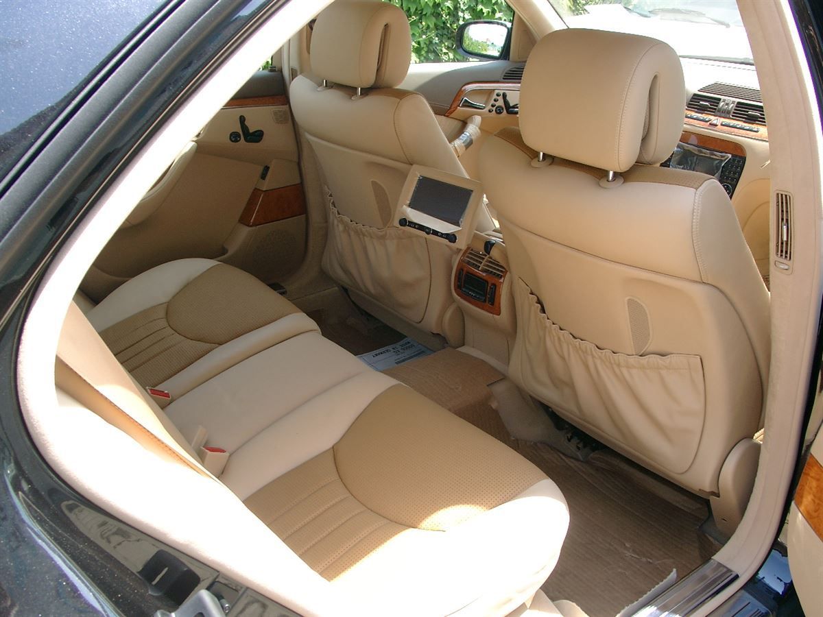 Mercedes S65 AMG (Neufahrzeug), Sitzinnenteile in gelochtem Cognac Leder neu bezogen.