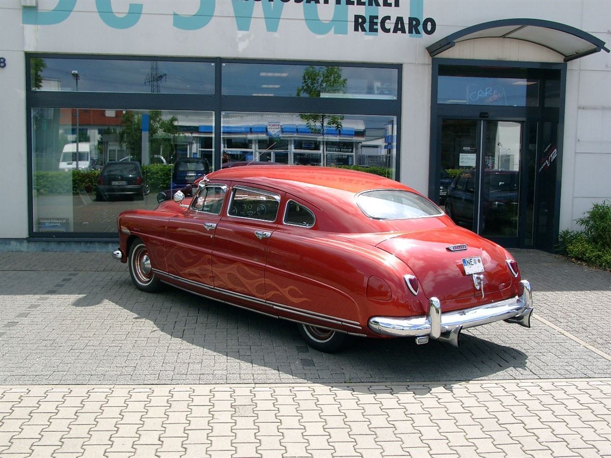 Komplette Innenausstattung neu angefertigt und montiert.