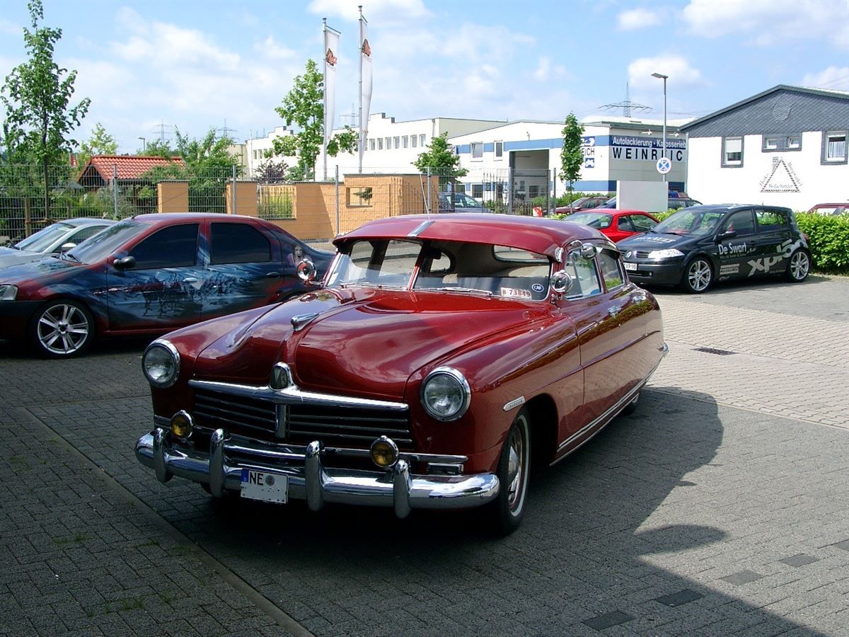 Komplette Innenausstattung neu angefertigt und montiert.