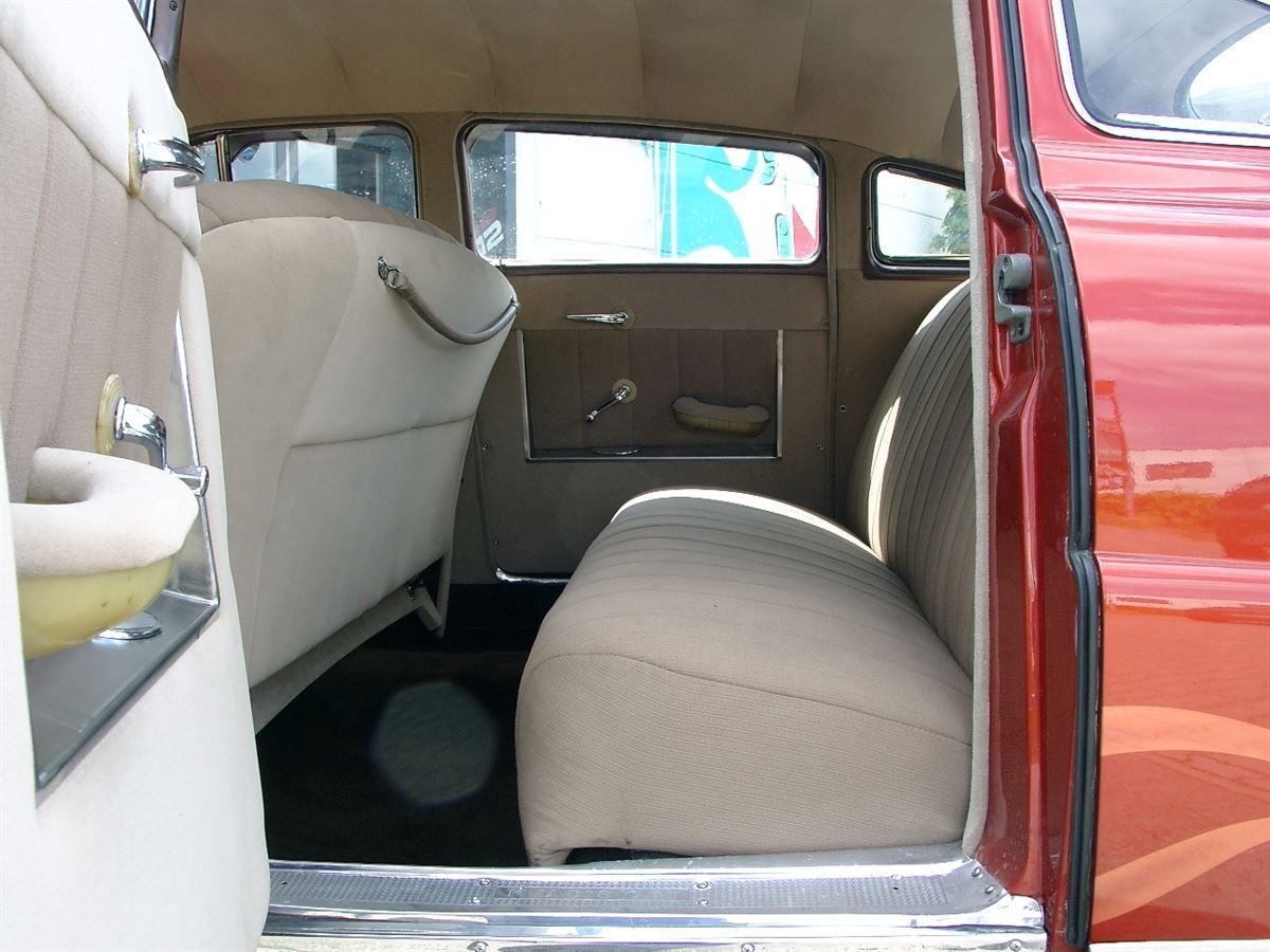 Hudson. Komplette Innenausstattung, Himmel und Teppich neu angefertigt und montiert.