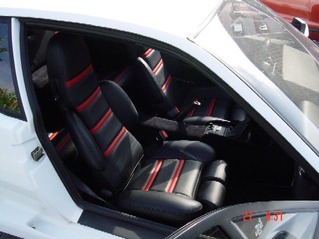 Renault Alpine, komplette Innenausstattung in Leder rot/schwarz neu angefertigt und montiert.