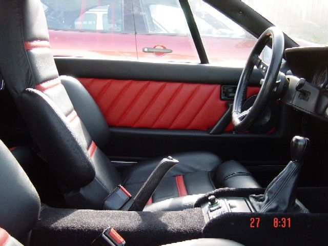 Renault Alpine, komplette Innenausstattung in Leder rot/schwarz neu angefertigt und montiert.